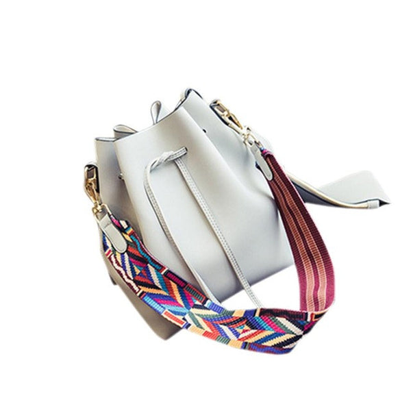 Bolsa Feminina em Couro Sintético