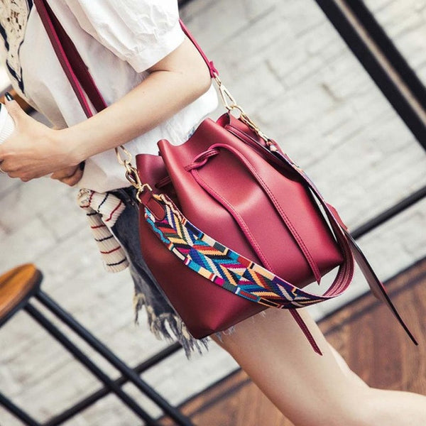 Bolsa Feminina em Couro Sintético
